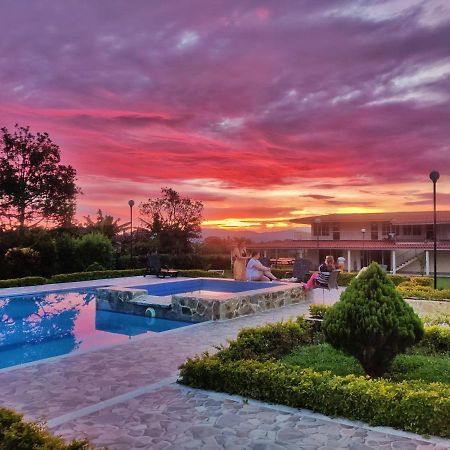 Finca Hotel Heron กิมบายา ภายนอก รูปภาพ